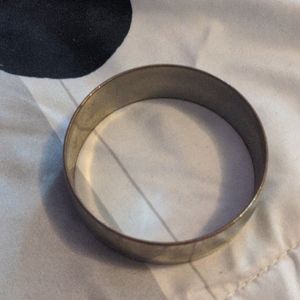 Bangle bracelet